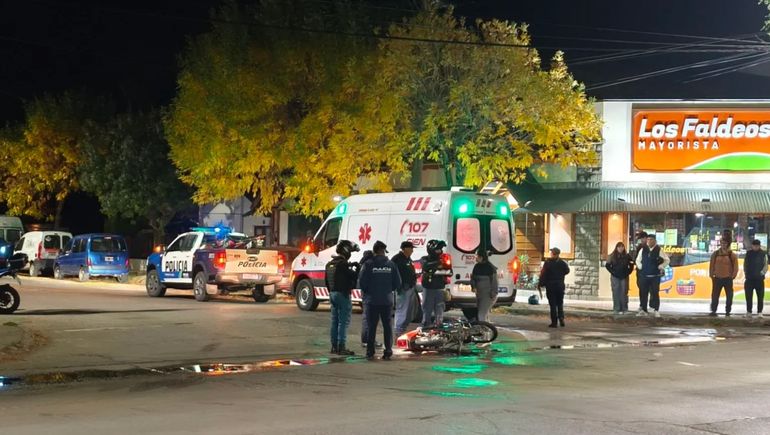 El choque se produjo frente a la comisaría de San Martín de los Andes / Foto Gentileza&nbsp; RSM