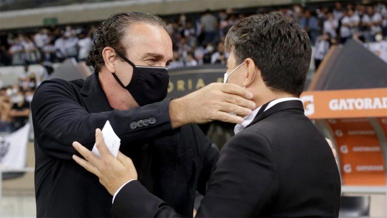 Cuca, la conversación con Gallardo y el palito a Boca