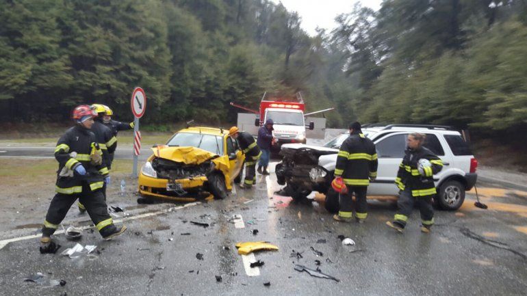 Seis heridos en un choque frontal en el cruce de las rutas 40 y 231