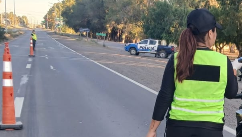 Los operativos en Ruta 7 y el cementerio y en la zona de bares de la calle Belgrano son habituales. Los operativos en Ruta 7 y el cementerio y en la zona de bares de la calle Belgrano son habituales.
