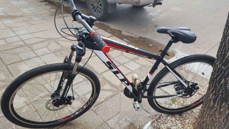 Le robó la bici y al rato se disculpó y la devolvió