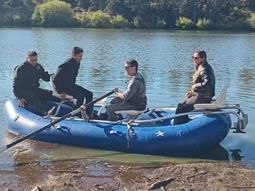 Operativo para analizar el agua de laguna Brychan, en Trevelin. La Justicia y el Conicet participan de la investigación. Operativo para analizar el agua de laguna Brychan, en Trevelin. La Justicia y el Conicet participan de la investigación.