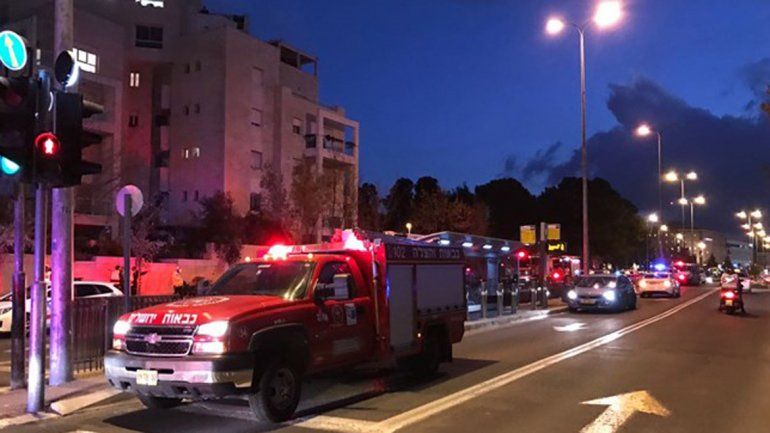 La mujer apareció ahorcada y las niñas