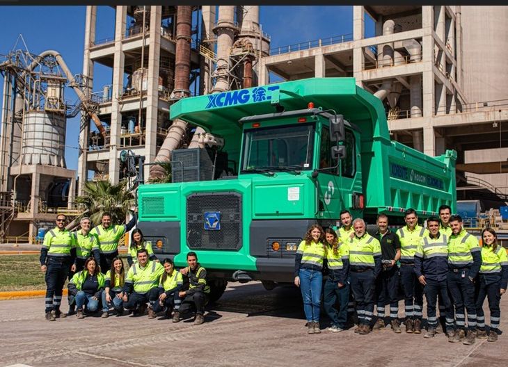 El camión New Pure Electric Mining Truck, de la marca XGMT, pertenece a Holcim Argentina. El camión New Pure Electric Mining Truck, de la marca XGMT, pertenece a Holcim Argentina.