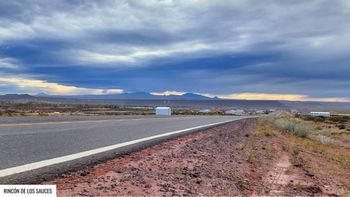 grave ataque a tiros a tres hombres a bordo de un auto: dos fueron heridos grave ataque a tiros a tres hombres a bordo de un auto: dos fueron heridos