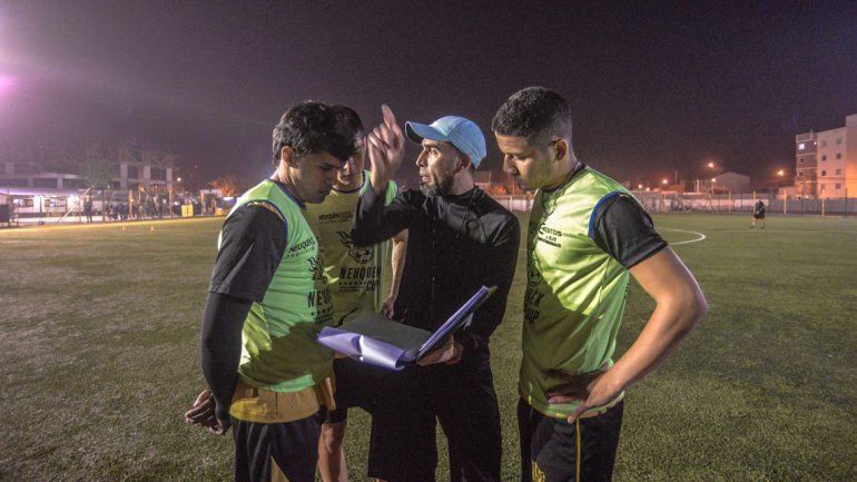 El equipo entrenó anoche por última vez antes de viajar.