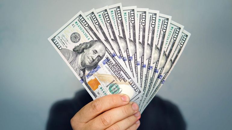 El dólar blue alcanza su máximo histórico y acaricia los $400