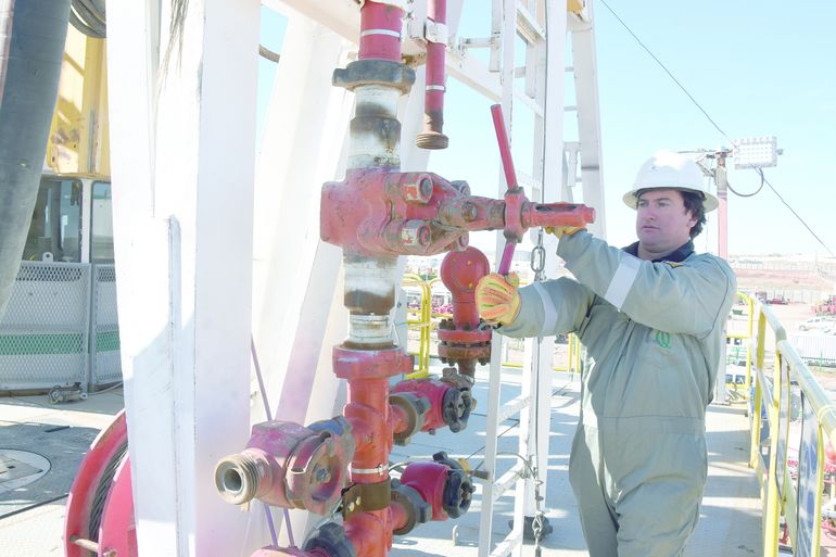 El sueño de los inmigrantes (y de los locales también) es trabajar en el petróleo, ya sea directamente o con servicios. Los buenos sueldos mandan la economía. El sueño de los inmigrantes (y de los locales también) es trabajar en el petróleo, ya sea directamente o con servicios. Los buenos sueldos mandan la economía.