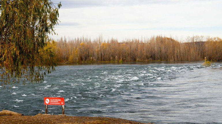 Policía que estaba de franco le salvó la vida a un hombre en el Limay