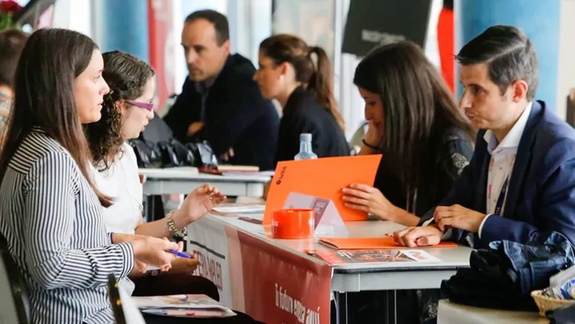 La educación esta inmersa en una crisis que impacta fuerte en el ámbito laboral.