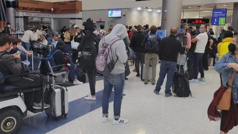 Pánico en un vuelo de United con 300 argentinos a bordo