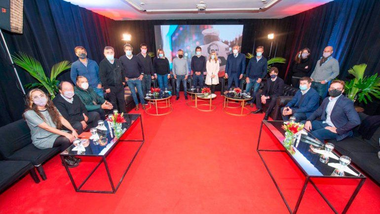 Facundo Manes este miércoles en el Comité Nacional de la UCR junto al presidente del partido Alfredo Cornejo; los gobernadores de Jujuy