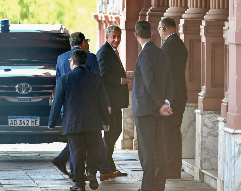 José Antonio Kast, ingresando a Casa Rosada para reunirse con Javier Milei.