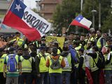 Pérdidas millonarias por fruta del Valle bloqueada en puerto de Chile