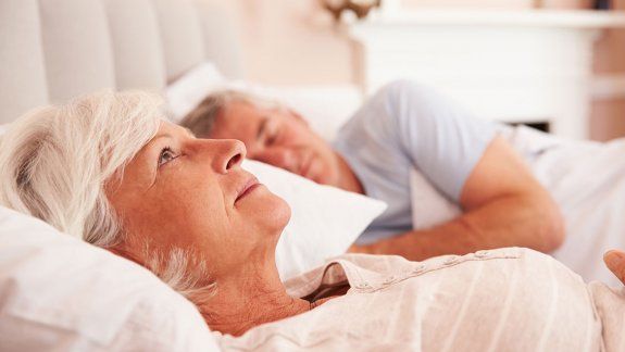 Dormir poco o mucho es igual de peligroso para el corazón