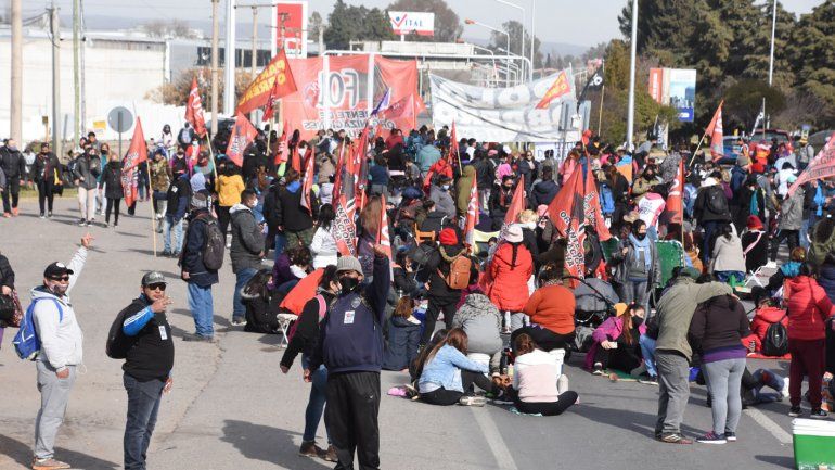 Este viernes seguirá el caos de tránsito en los puentes