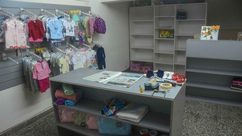 Fin de semana para el olvido: ladrones le saquearon el local y se llevaron 50 mil en ropa