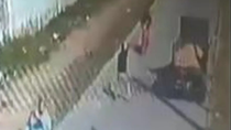 video: atropello a un ladron que lo apunto con un arma para robarle