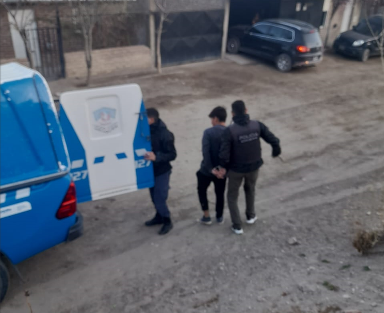 La brigada de investigaciones de Chos Malal detuvo a los autores de la ola de robos. La brigada de investigaciones de Chos Malal detuvo a los autores de la ola de robos.