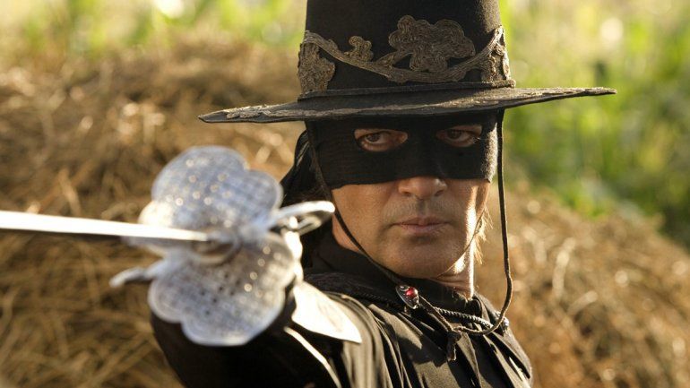 Lo detuvieron por estar disfrazado de El Zorro en un aeropuerto