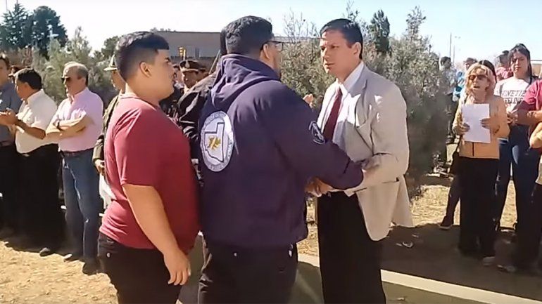 Escándalo: quiso convertir un homenaje a ex combatientes en un acto político y lo terminaron echando