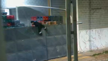 El hombre de 34 años ingresó al sector de carnicería y sustrajo varios elementos. El hombre de 34 años ingresó al sector de carnicería y sustrajo varios elementos.