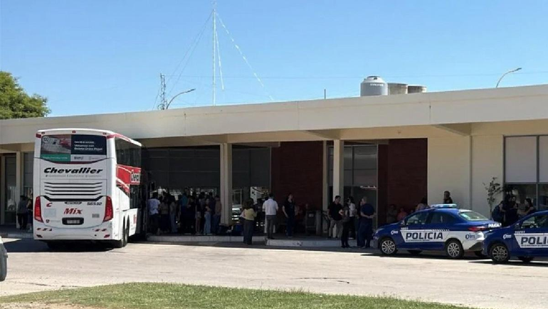 Insólito: el chofer de un viaje de egresados dio positivo de alcoholemia y sus reemplazos también