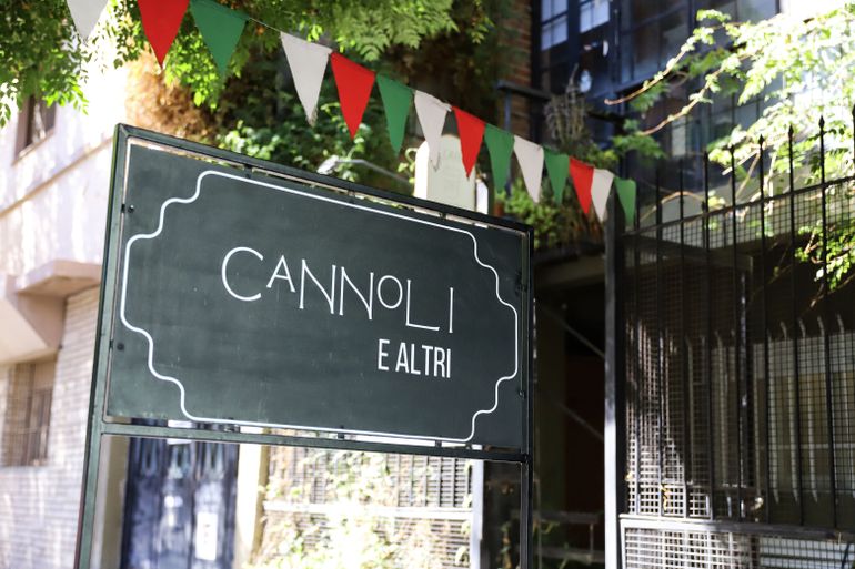 La pastelería ubicada en el centro neuquino ofrece un postre con una raíz italiana / Foto 