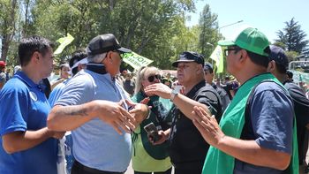 la uocra y otros sindicatos se manifestaron en los puentes carreteros la uocra y otros sindicatos se manifestaron en los puentes carreteros