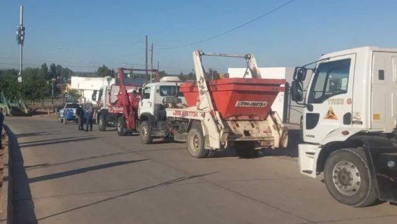 Todo sigue igual: camioneros mostraron cómo trabajan en el basural