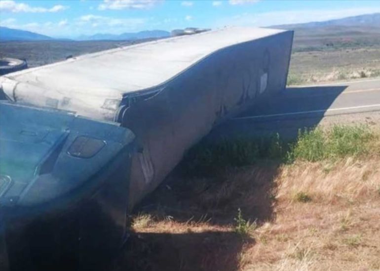 El acoplado obstaculizaba el paso en las dos manos de la ruta 40. El acoplado obstaculizaba el paso en las dos manos de la ruta 40.