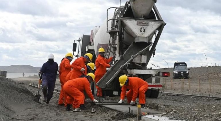 Presos trabajan en una obra en Río Gallegos