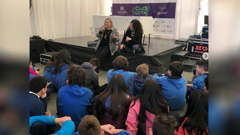 El amor entre dos mujeres derivó en otro escándalo con un colegio religioso