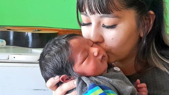 Sabrina besa al hermoso Bastián. Un dramático caso con final feliz.