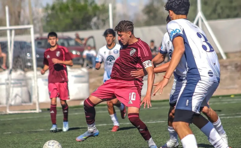 Escándalo en River Plate por un juvenil que se irá del club por la patria potestad