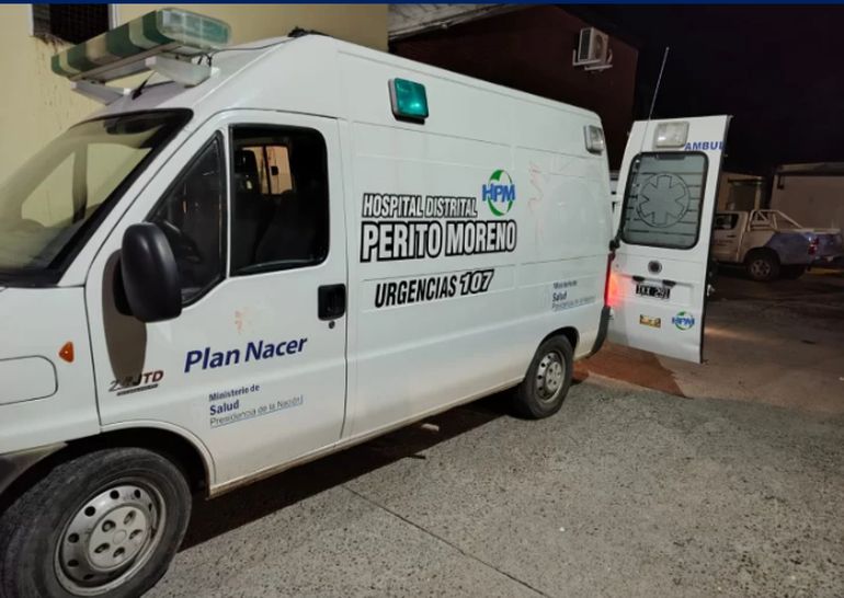 La ambulancia que trasladó a la mujer que está internada en terapia intensiva en Las Heras, con quemaduras y conectada a un respirador. La ambulancia que trasladó a la mujer que está internada en terapia intensiva en Las Heras, con quemaduras y conectada a un respirador. 
