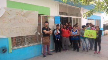 tomaron una escuela para exigir una respuesta del gobierno tomaron una escuela para exigir una respuesta del gobierno