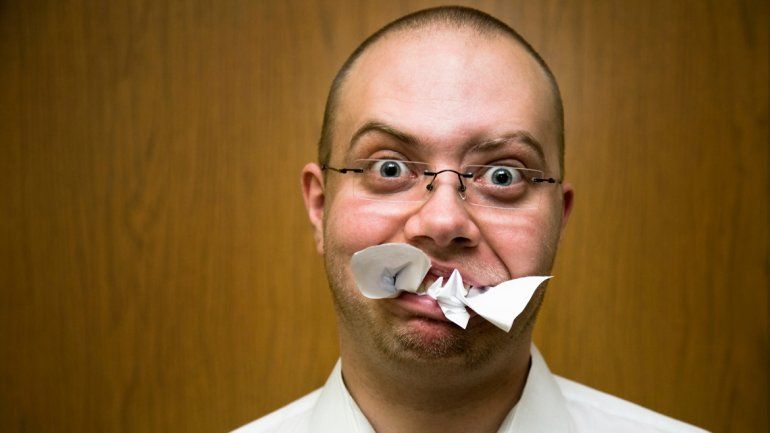 Hay personas que tienen ese hábito y obviamente que no es nada sano.