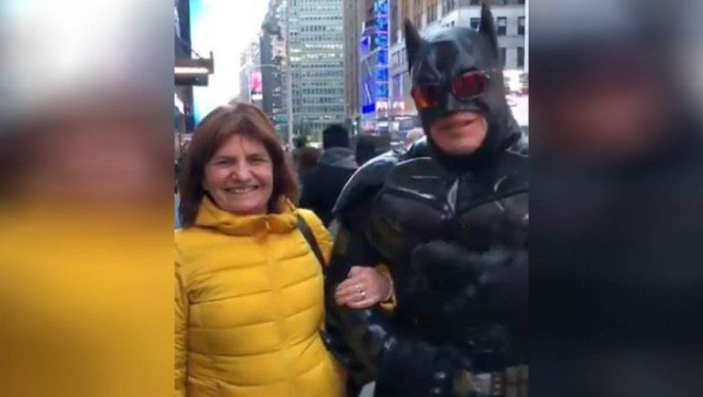 Mirá el viral de Bullrich con Batman que es furor en las redes