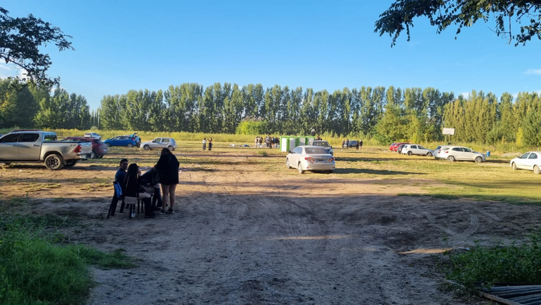 Vecinos de Centenario volvieron a denunciar una fiesta electrónica clandestina en una zona de Chacras.