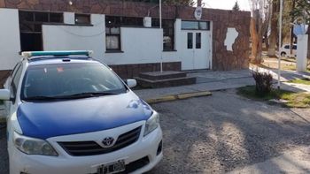 Santa Cruz: la denuncia fue realizada por la mamá de la menor en la comisaría de Perito Moreno. Santa Cruz: la denuncia fue realizada por la mamá de la menor en la comisaría de Perito Moreno.