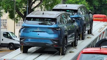 Dos unidades del Renault Boreal en color azul fueron vistas en un camión mosquito en el barrio de La Paternal, en Buenos Aires. Foto: Instagram @cuerpomariposa Dos unidades del Renault Boreal en color azul fueron vistas en un camión mosquito en el barrio de La Paternal, en Buenos Aires. Foto: Instagram @cuerpomariposa