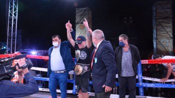 cutral co: el chiva rojas gano en un peleon, lo vio el pais y es el nuevo campeon cutral co: el chiva rojas gano en un peleon, lo vio el pais y es el nuevo campeon