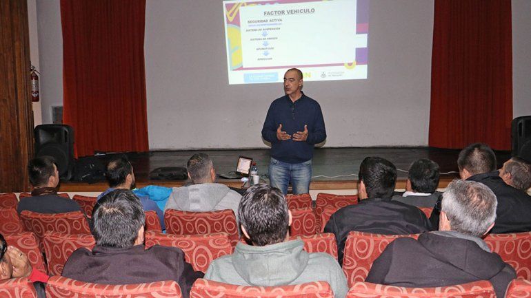 Enseñan a choferes de colectivo a dar un mejor servicio