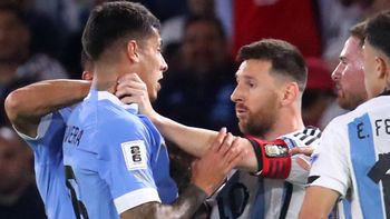 Messi discutió con Oliveira. Messi discutió con Oliveira.