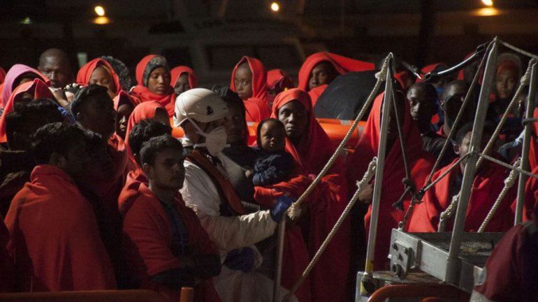 Un bebé no aguantó y falleció en una barca de migrantes