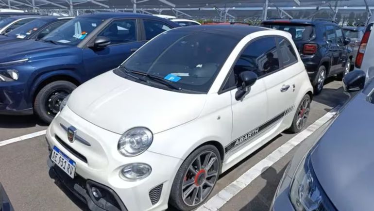 Fiat 500 Abarth. Fiat 500 Abarth.
