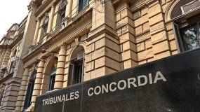 Abusó de su nieta y lo condenan a pagar cien pesos por mes