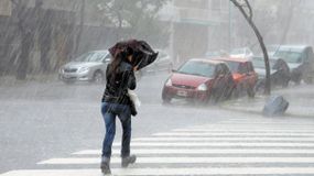 Tormentas y fuertes vientos se esperan para este martes en 11 provincias del país. | LM Neuquen Tormentas y fuertes vientos se esperan para este martes en 11 provincias del país.