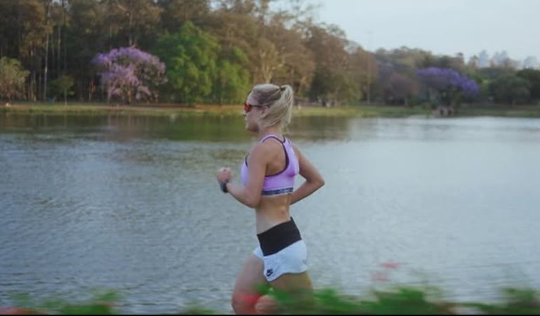 Tras ser diagnosticada con un problema de salud, la atleta brasileña se enfocó en la actividad deportiva. Tras ser diagnosticada con un problema de salud, la atleta brasileña se enfocó en la actividad deportiva.